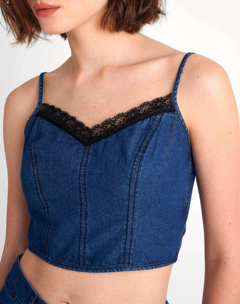 ATTRATTIVO CROP TOP