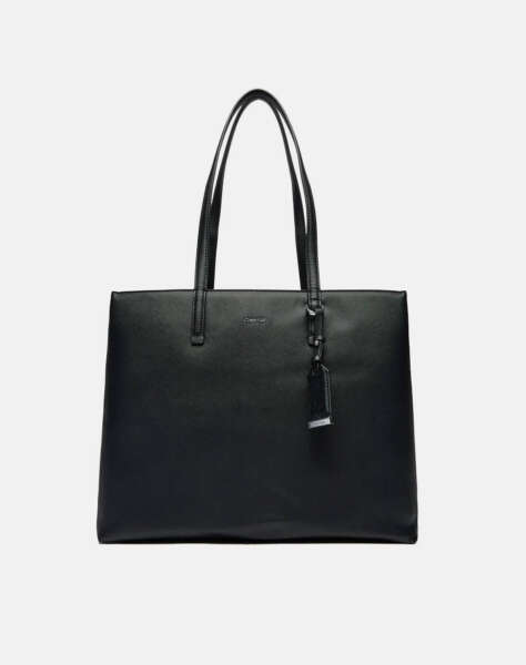 CALVIN KLEIN CK MUST MEDIUM SHOPPER_MONO (Dimensions: 37.5 x 30 x 17.5 cm.)