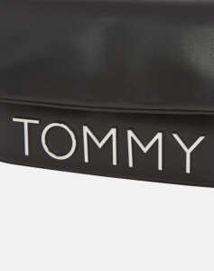 TOMMY JEANS TJW BOLD ELONGATED FLAP CROSS. (Διαστάσεις: 14 x 23 x 6 εκ)