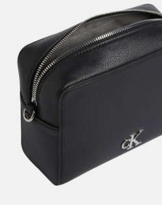 CALVIN KLEIN MINIMAL MONOGRAM CAMERA BAG (Dimensions: 18 x 12 x 6 cm)