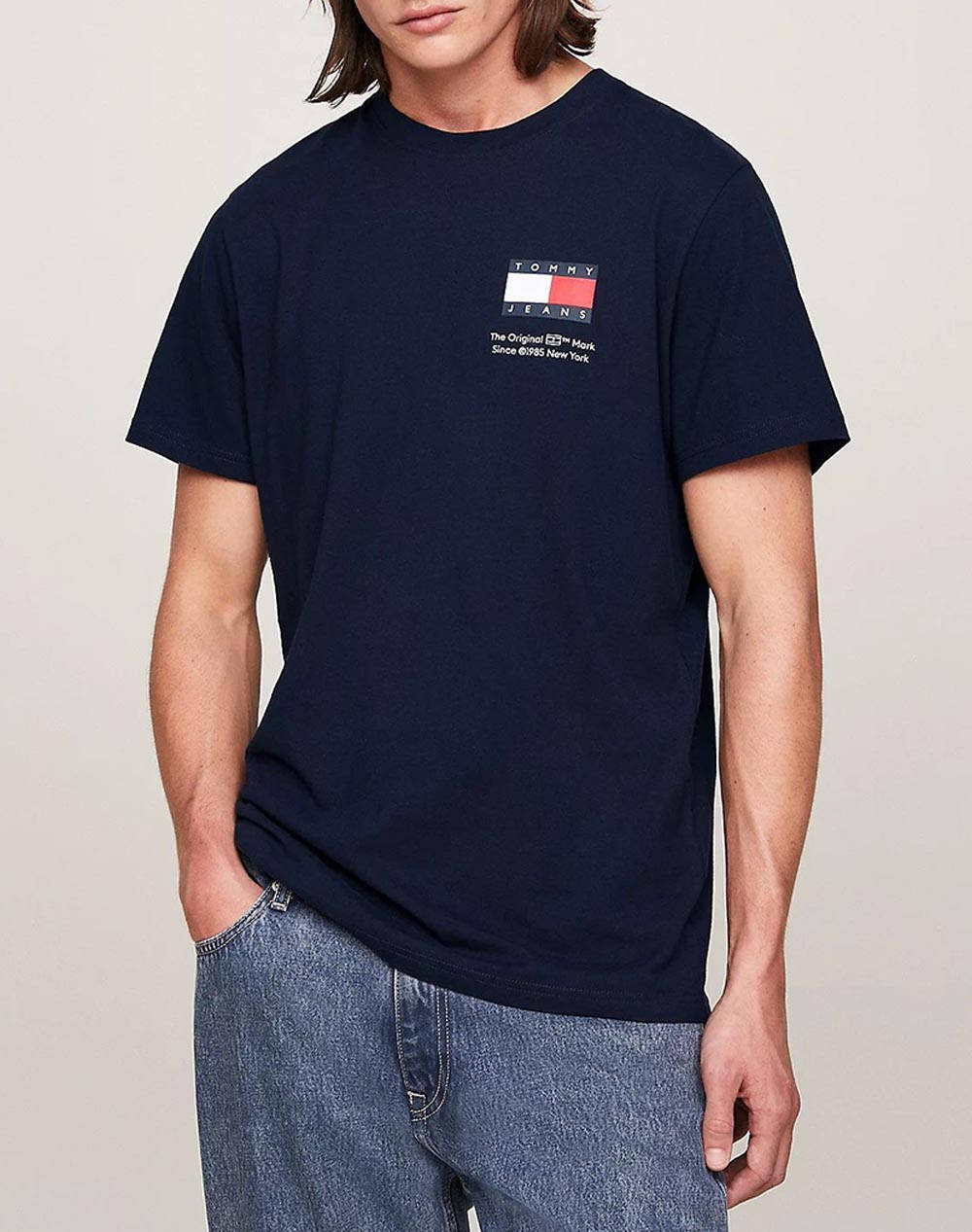 TOMMY JEANS TJM ESSENTIAL FLAG TEE EXT