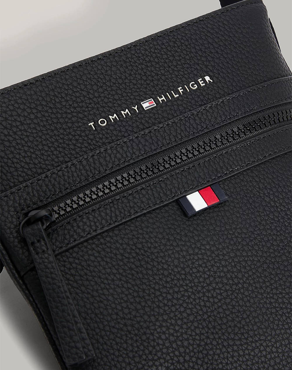 TOMMY HILFIGER ESSENTIAL MINI CROSSOVER (Διαστάσεις: 20 x 21.5 x 4 εκ)