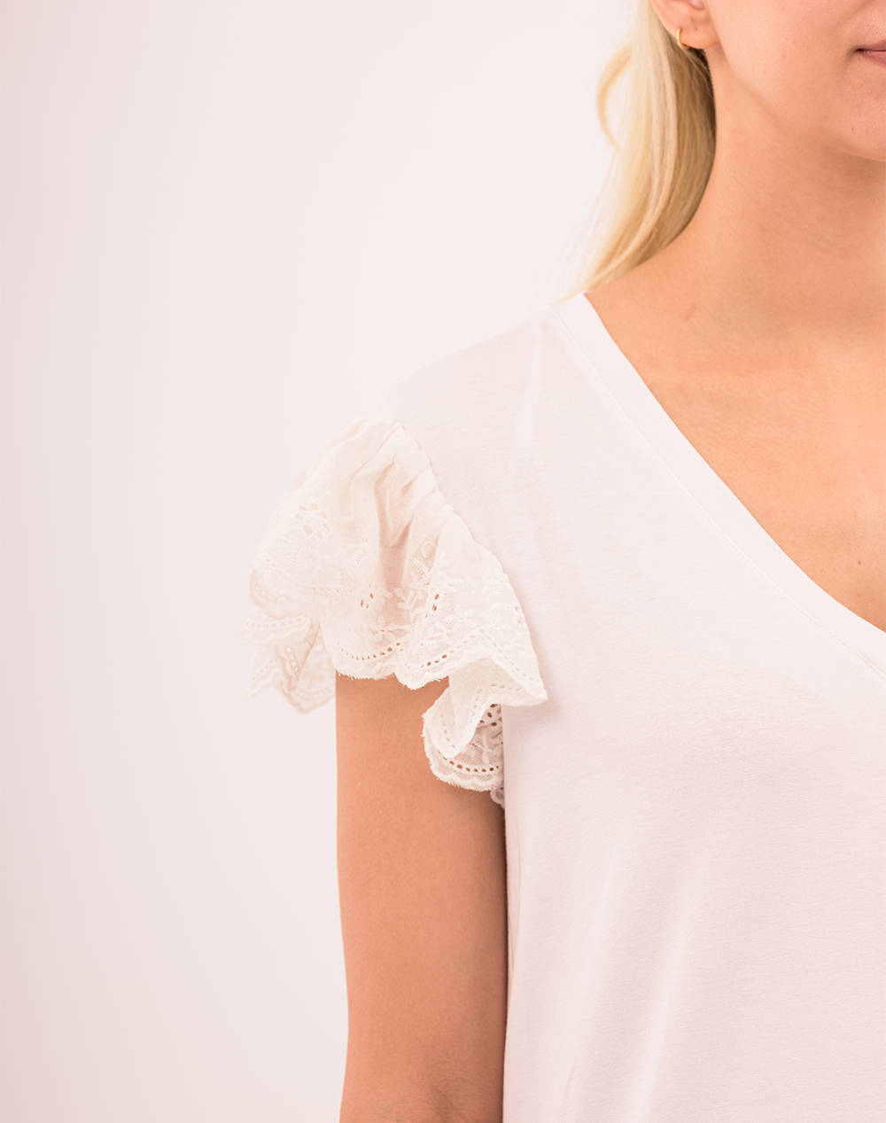 FOREL shirt with ruffles on the sleeves