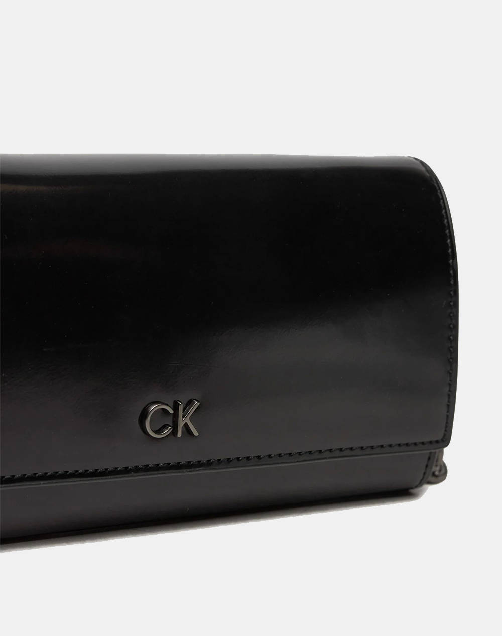 CALVIN KLEIN CK DAILY LG TRIFOLD XBODY_SHINY (Dimensions: 18 x 9 cm.)