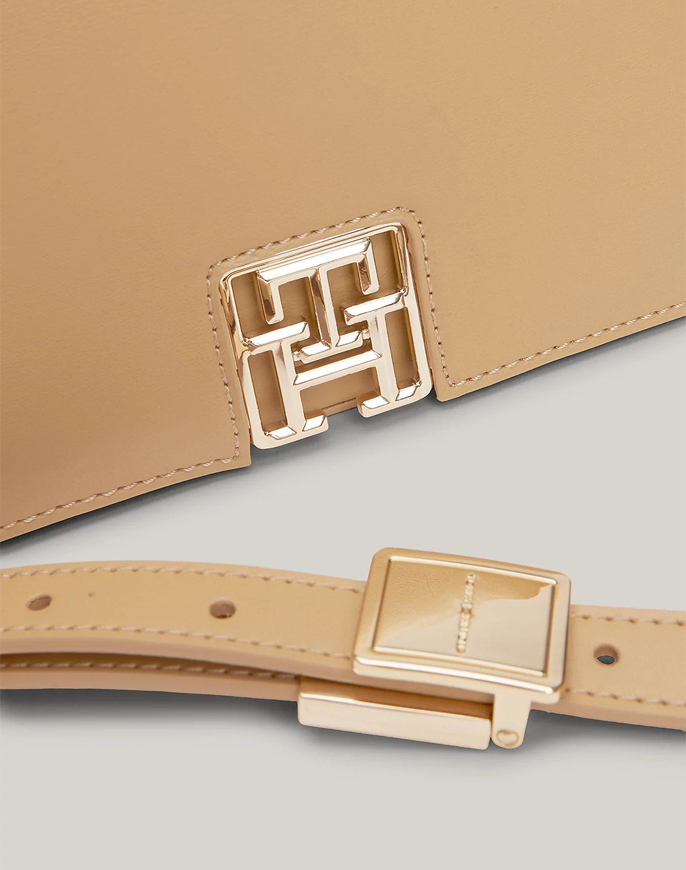 TOMMY HILFIGER TH RESET CROSSOVER (Dimensions: 14 x 21 x 6 cm.)