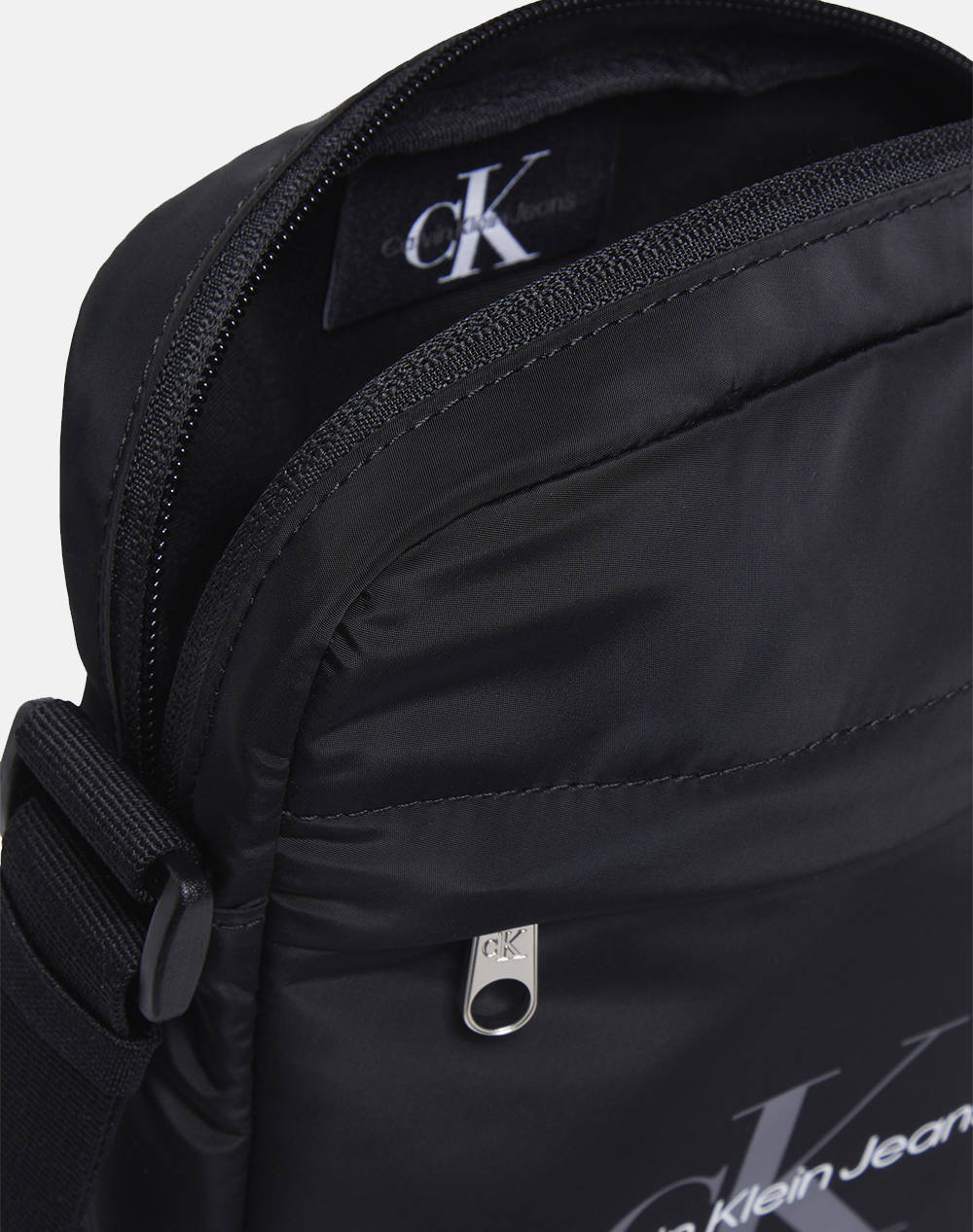 CALVIN KLEIN SPORT ESSENTIALS REPORTER18 M (Διαστάσεις: 16 x 23 x 3.5 εκ)