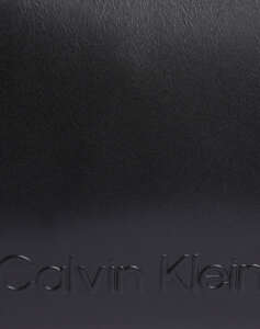 CALVIN KLEIN EMBOSSED LOGO CAMERA BAG (Dimensions: 22 x 15 x 10 cm)